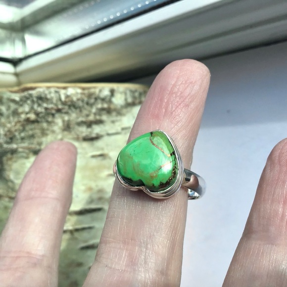 Green Turquoise Ring. Solid 925 Silver with Natural Green Turquoise Heart shape. - Picture 9 of 16